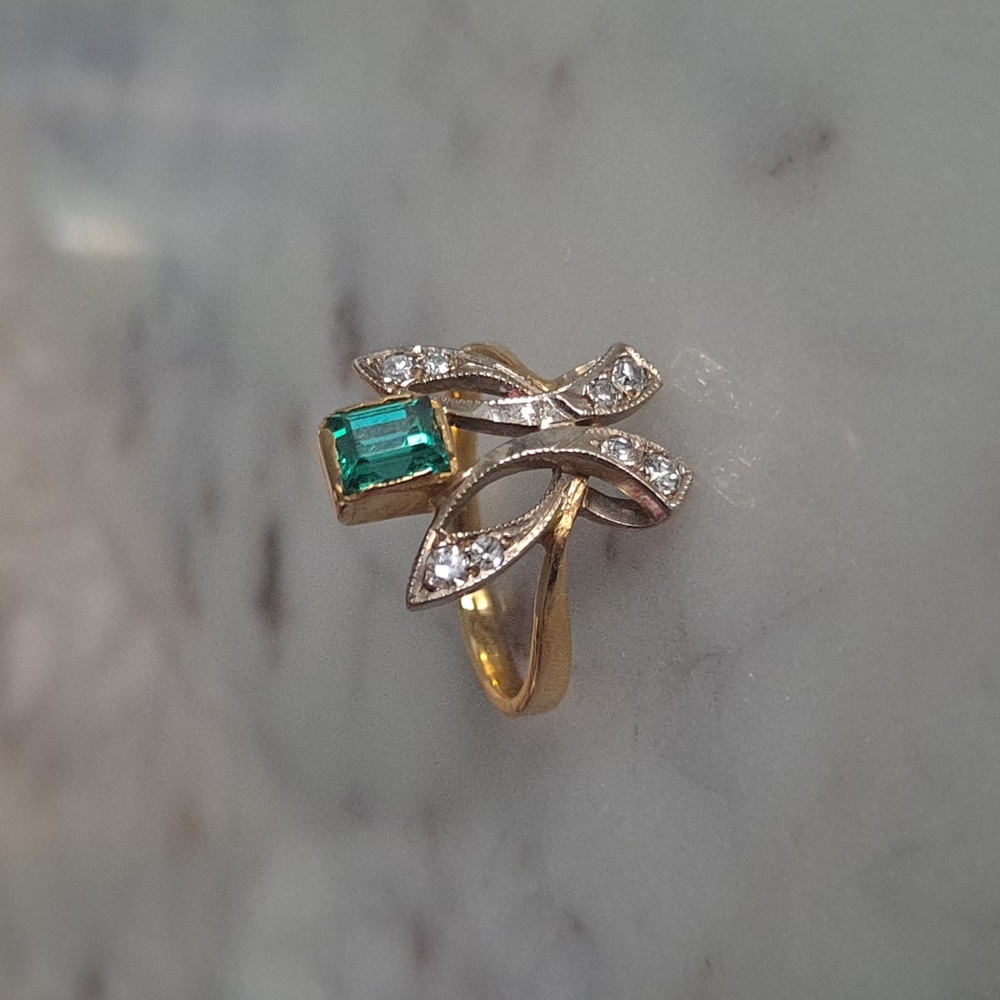 18K gold emerald and diamond ring